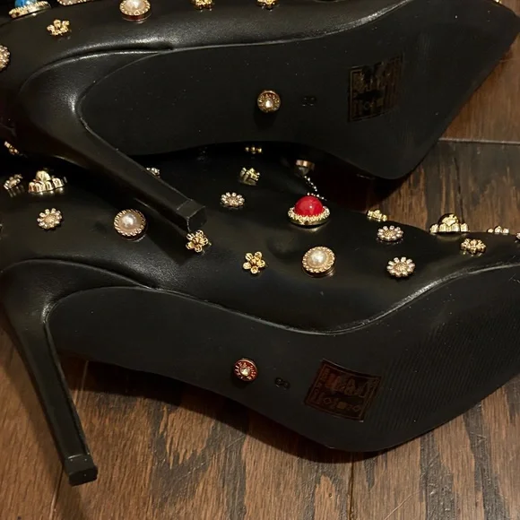 Embellished Black Women's Shoes - Picture 5 of 7